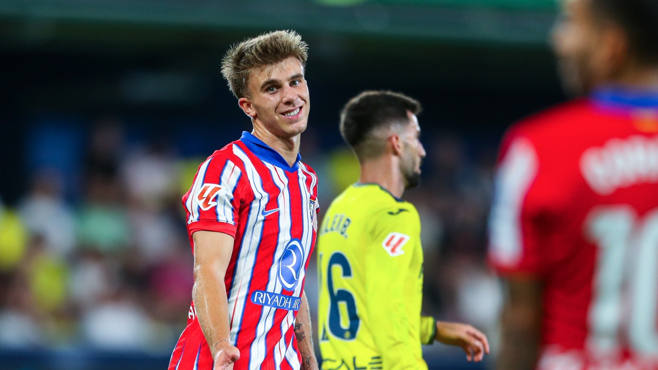 EuropaPress_6164084_pablo_barrios_of_atletico_madrid_gestures_during_the_spanish_league_liga_ea-EP Pablo Barrios of Atletico de Madrid gestures during the Spanish league, La Liga EA Sports, football match played between Villarreal CF and Atletico de Madrid at La Ceramica stadium on August 19, 2024, in Valencia, Spain.
