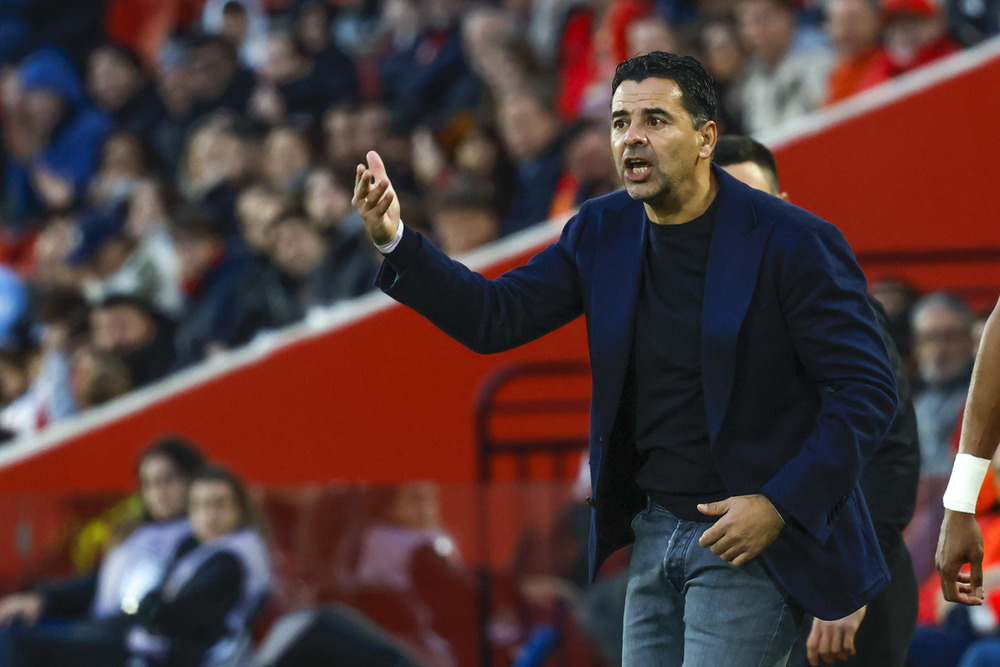 PALMA, 14/12/2024.-El entrenador del Girona Michel Sánchez, durante el partido de LaLiga de la jornada 17 entre el Real Mallorca y El Girona, este sábado en el estadio de Son Moix en Palma .- EFE/ Cati Cladera