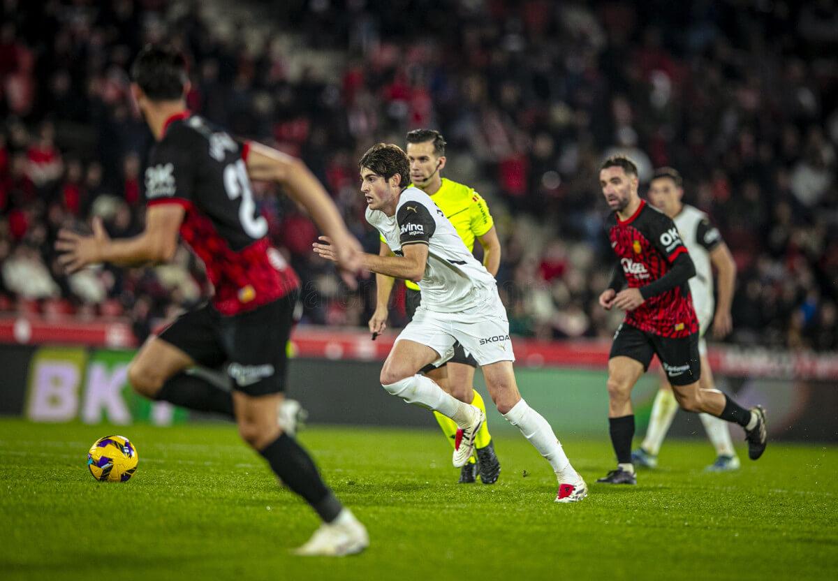 javi_guerra_ante_el_rcd_mallorca_foto_valencia_cf