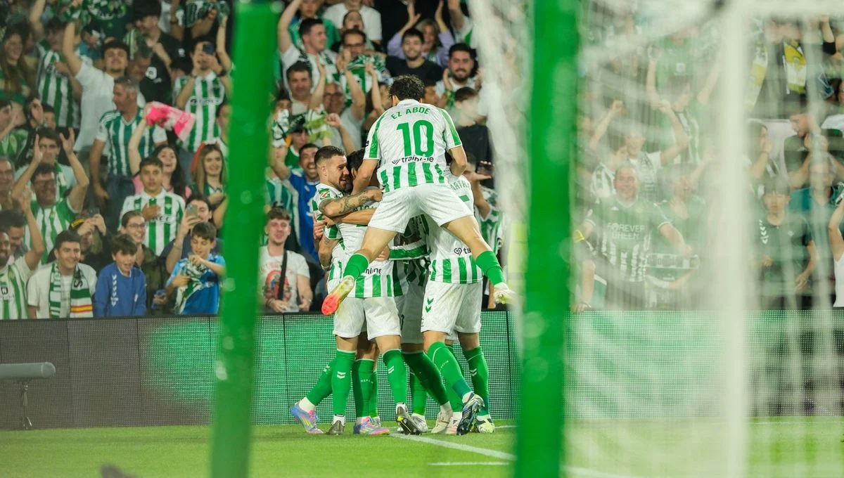El Betis humilla al ya descendido Valladolid por un total de (5-1)
