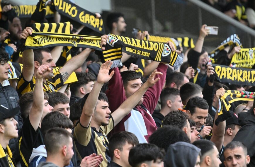 El Barakaldo resiste al empuje del Arenas y se lleva el derbi