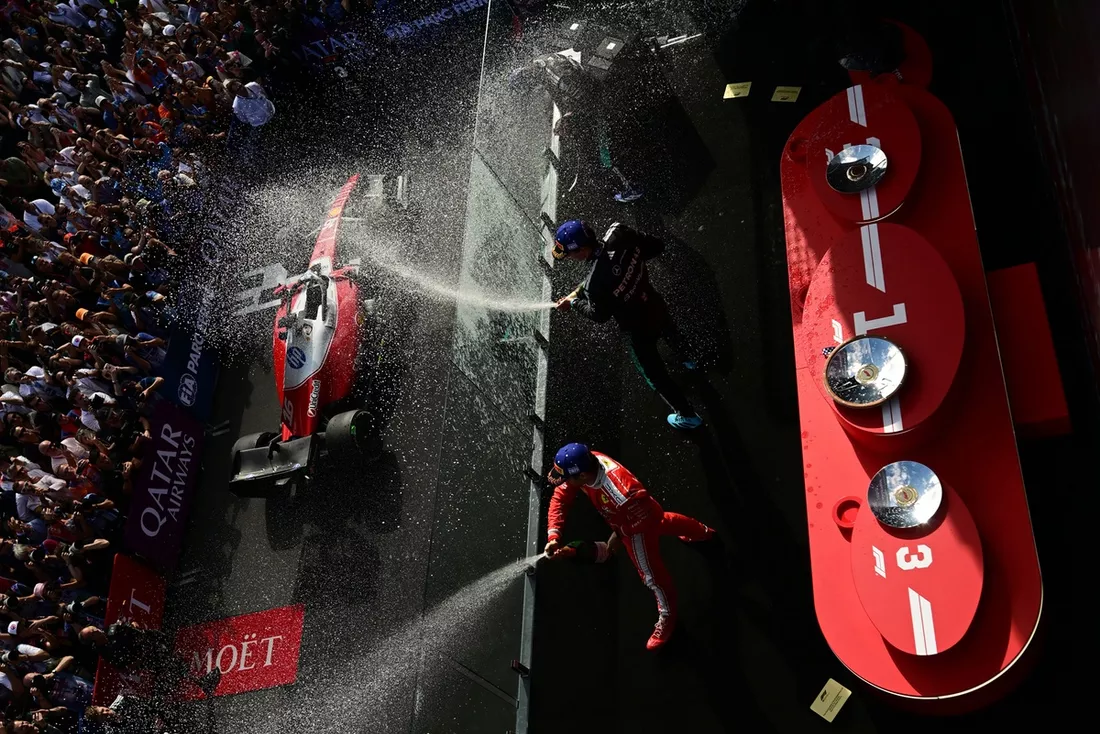 Un GP de Australia loco: accidentes antes de empezar, duelos tipo Mario Kart y sorpresas en el debut de Arvid Linblad